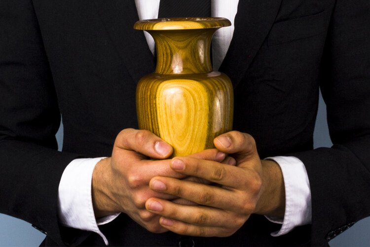 Кого можно кремировать после смерти, а кого нельзя