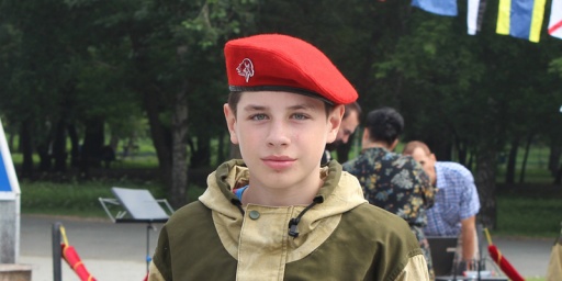 В Копейске началась установка мемориала подростку, спасшему из воды троих детей